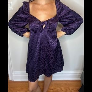 Very cute long sleeve light fabric dress.